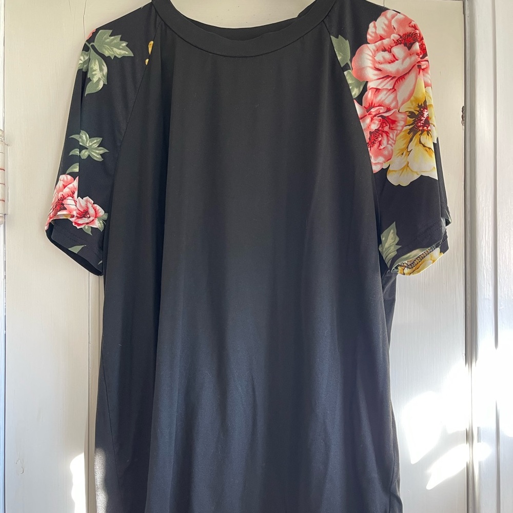 Emery Rose short sleeve top